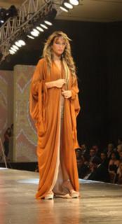 Gamze Özçelik feet photo 1