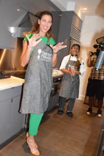 Garbiñe Muguruza feet photo thumbnail