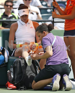 Garbiñe Muguruza feet photo thumbnail