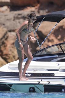 Garbiñe Muguruza feet photo thumbnail