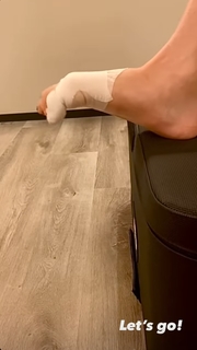 Garbiñe Muguruza feet photo thumbnail