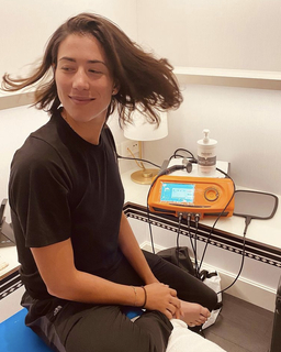 Garbiñe Muguruza feet photo thumbnail