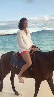 Garbiñe Muguruza feet photo thumbnail