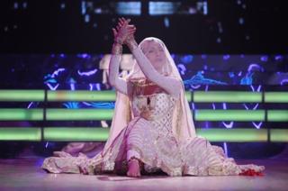 Gauhar Khan feet photo thumbnail
