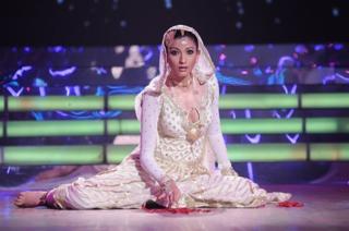 Gauhar Khan feet photo thumbnail