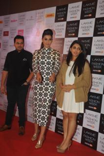Gauhar Khan feet photo thumbnail