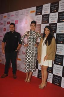Gauhar Khan feet photo thumbnail