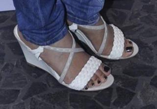Gauhar Khan feet photo thumbnail