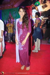 Gauhar Khan feet photo thumbnail
