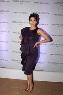 Gauhar Khan feet photo thumbnail