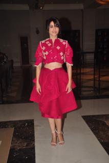 Gauhar Khan feet photo thumbnail