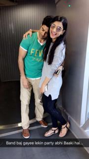 Gauhar Khan feet photo thumbnail