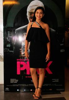 Gauhar Khan feet photo thumbnail