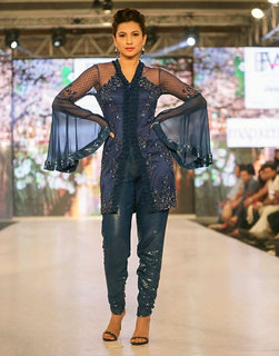 Gauhar Khan feet photo thumbnail