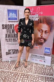 Gauhar Khan feet photo thumbnail