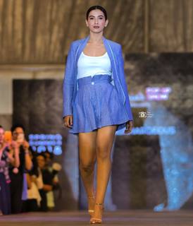 Gauhar Khan feet photo thumbnail