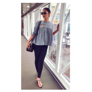 Gauhar Khan feet photo thumbnail