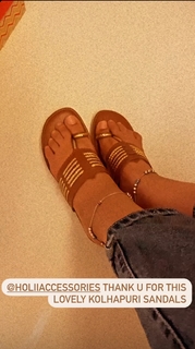 Gauhar Khan feet photo thumbnail
