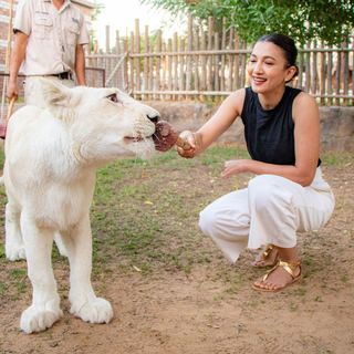 Gauhar Khan feet photo thumbnail