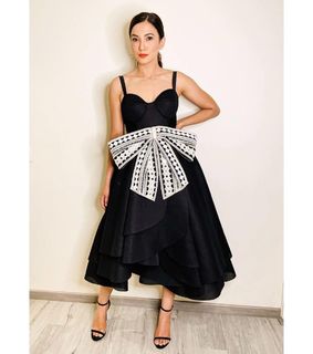 Gauhar Khan feet photo thumbnail