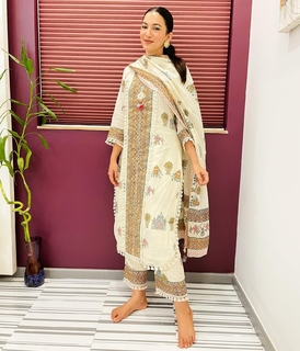 Gauhar Khan feet photo thumbnail