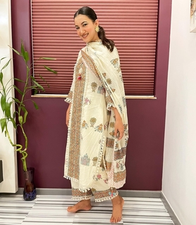 Gauhar Khan feet photo thumbnail