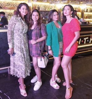 Gauhar Khan feet photo thumbnail
