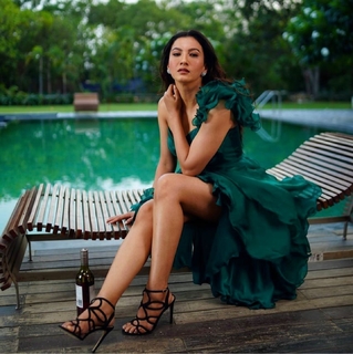 Gauhar Khan feet photo thumbnail