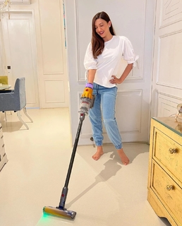 Gauhar Khan feet photo thumbnail