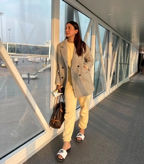 Gauhar Khan feet photo thumbnail