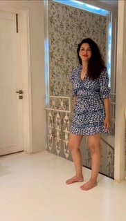 Gauhar Khan feet photo thumbnail