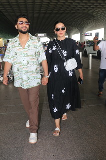 Gauhar Khan feet photo thumbnail
