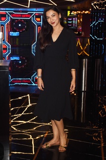 Gauhar Khan feet photo thumbnail