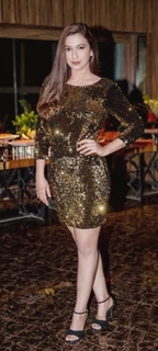 Gauhar Khan feet photo thumbnail