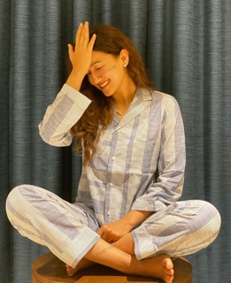 Gauhar Khan feet photo thumbnail