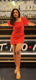 Gauhar Khan feet photo thumbnail
