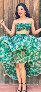 Gauhar Khan feet photo thumbnail