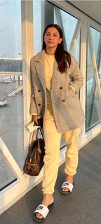 Gauhar Khan feet photo thumbnail