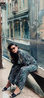 Gauhar Khan feet photo thumbnail