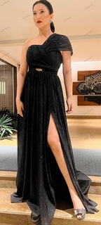 Gauhar Khan feet photo thumbnail