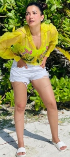 Gauhar Khan feet photo thumbnail