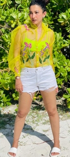Gauhar Khan feet photo thumbnail