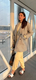 Gauhar Khan feet photo thumbnail