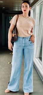 Gauhar Khan feet photo thumbnail