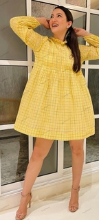 Gauhar Khan feet photo thumbnail