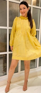 Gauhar Khan feet photo thumbnail