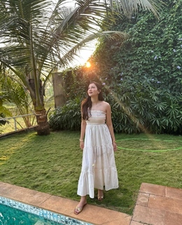 Gauhar Khan feet photo thumbnail