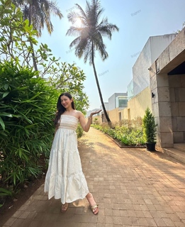 Gauhar Khan feet photo thumbnail
