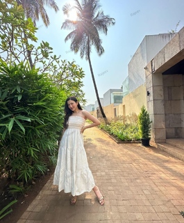 Gauhar Khan feet photo thumbnail