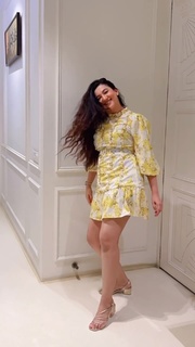 Gauhar Khan feet photo thumbnail
